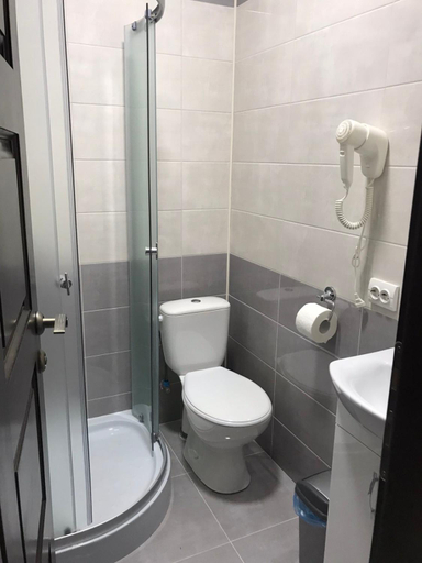 Others 5, Gray Hotel, Vynohradivs'kyi