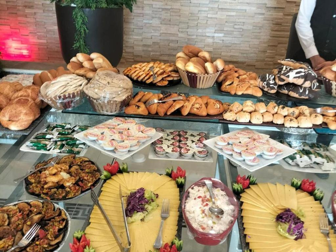 Food & Drinks
