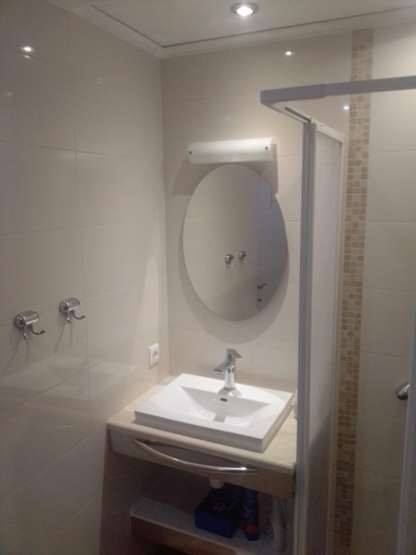 Bathroom 5, Apartments near the beach Ines, Makarska