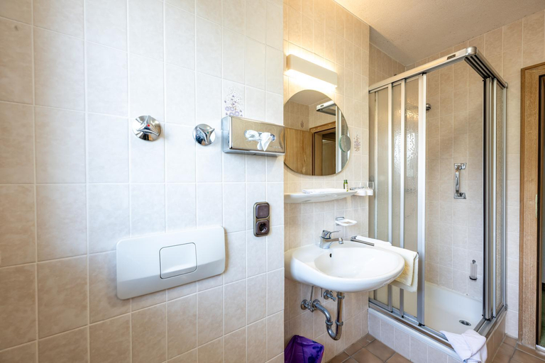 Bathroom 3, Haus Widdersteinblick, Bregenz