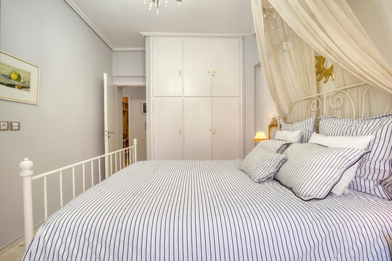 Others 5, Stylish Apartment with Balcony near Marina Zeas and Port Access, Attica