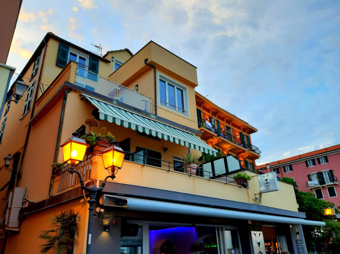 Appartamento fronte mare con terrazzo zio, Savona