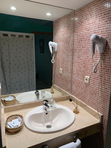 Bathroom 2, HOTEL RESTAURANTE ATALAYA, Madrid