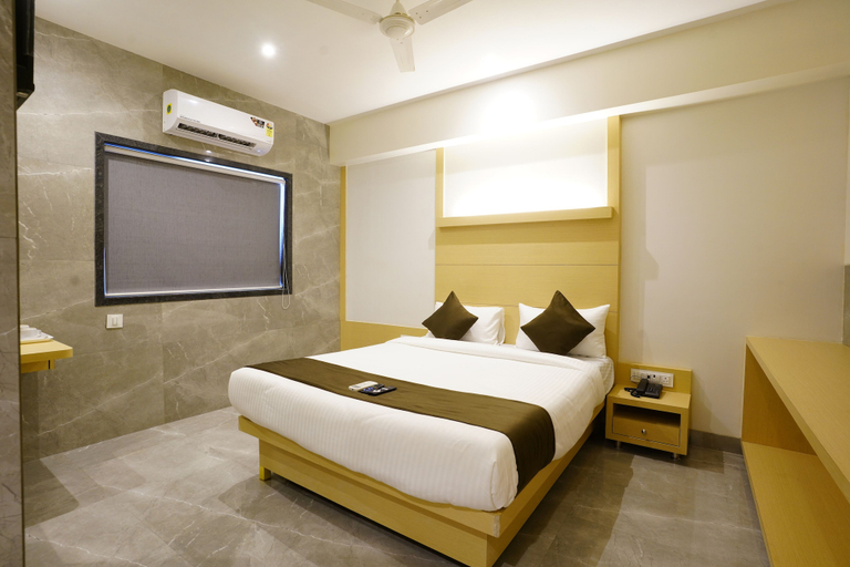 Bedroom 2, Shyanu Lords Eco Inn Airoli-Near Mindspace, Thane