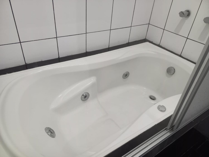 Bathroom 2, Hotel Costa Dorada, Ica