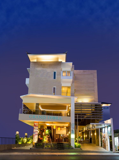 Exterior & Views 27