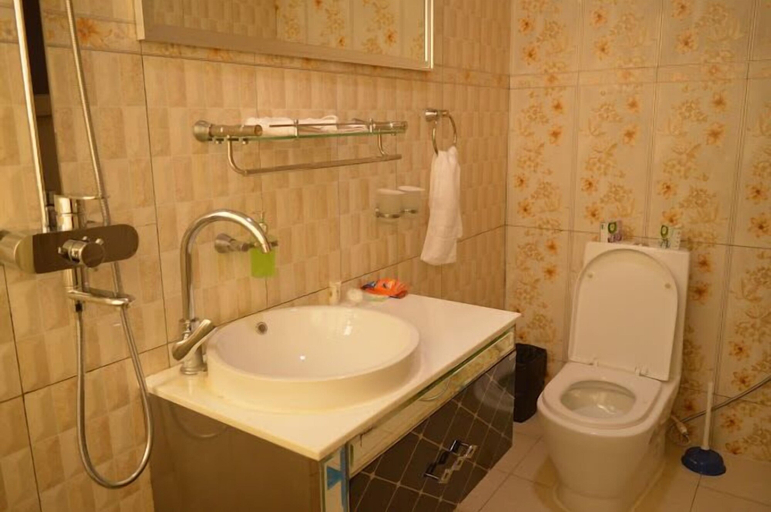 Bathroom, Fams Embassy Suites, Badagary