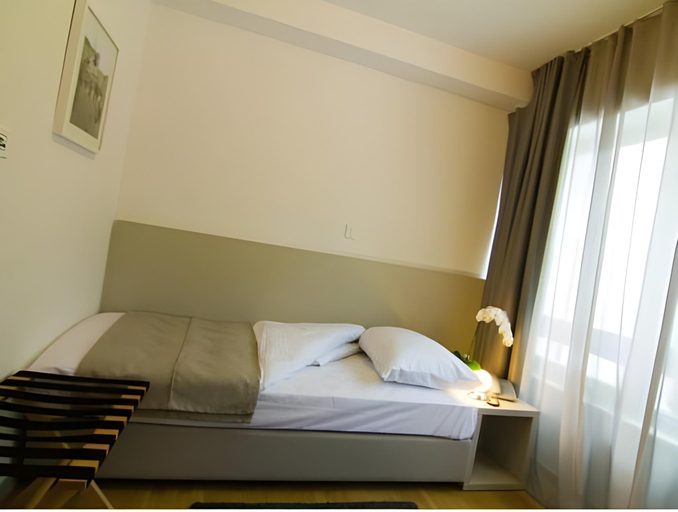 Bedroom 2, Garden Hotel, Zagreb