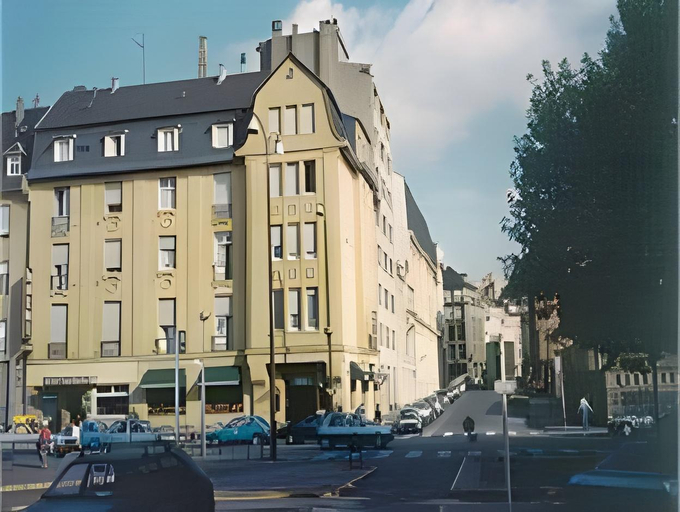 Exterior & Views 17