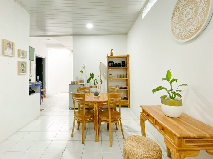 Dining Room 4, Casa de Bohemia - Beautiful 3BR House in Semarang, Semarang