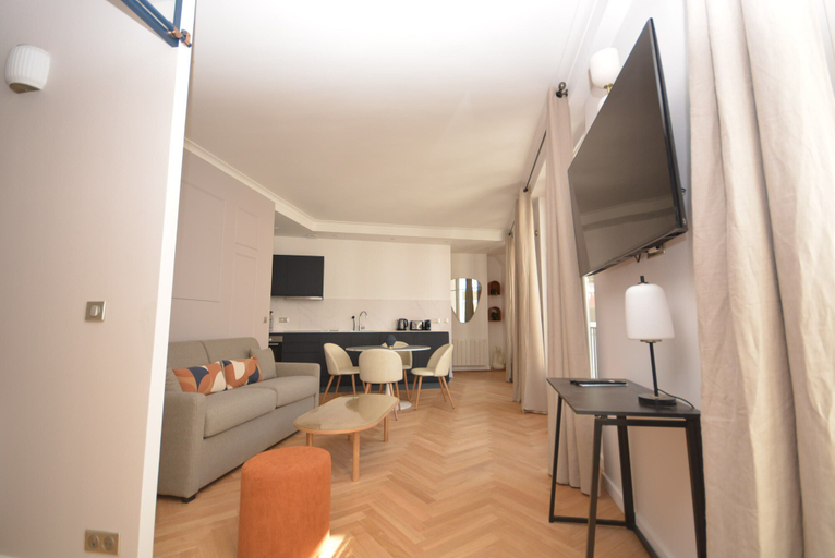 Others 4, Reva Suites, Paris