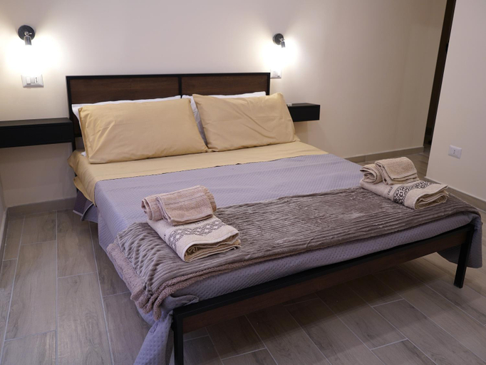 Others 4, Giulia's Home, Napoli