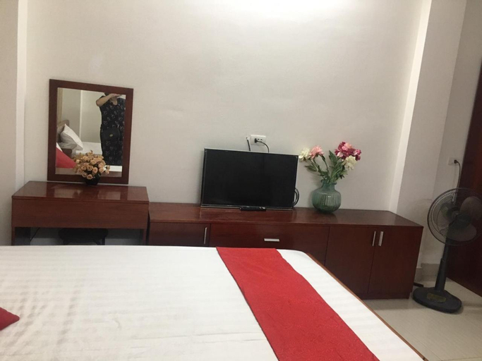 Bedroom 1, Double Room with 2 large beds and 2 windows, Đống Đa