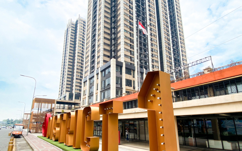 Exterior & Views 2, Warm and Modern Style 2BR at Meikarta Apartment By Travelio, Cikarang