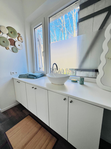 Bathroom 3, Maison proche rivière avec jardin, Liège