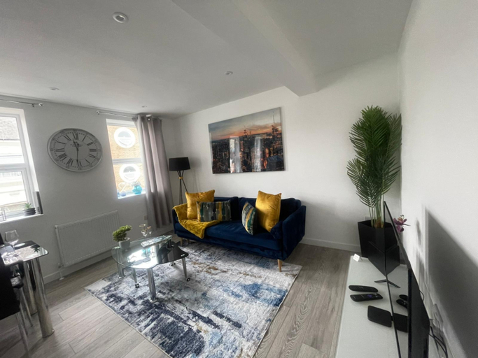 Others 5, Stylish apartment in Watford, Hertfordshire