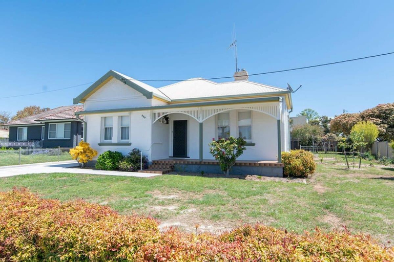 Anson Cottage 1900s CBD Home Private & Practical, Orange