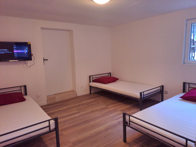 Bedroom 2, Oliasi Poissy, Yvelines