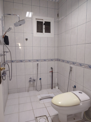 Bathroom 4, Five Hours Hotel