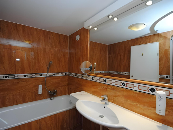 Bathroom 5, Hotel Berghof Mayrhofen, Schwaz