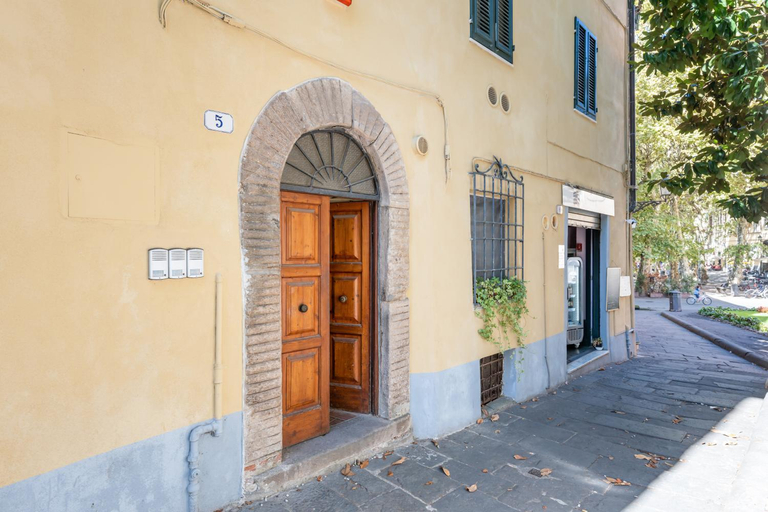 Piazza Napoleone Lovely Central Apartment, Lucca