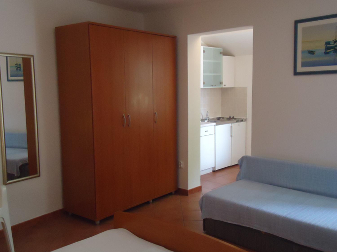 Others 4, Apartments Marica, Brela