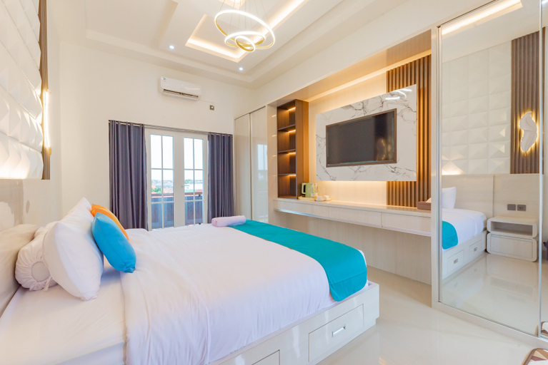 Bedroom 5, Sans Hotel Sky Home Syariah Tegal, Tegal