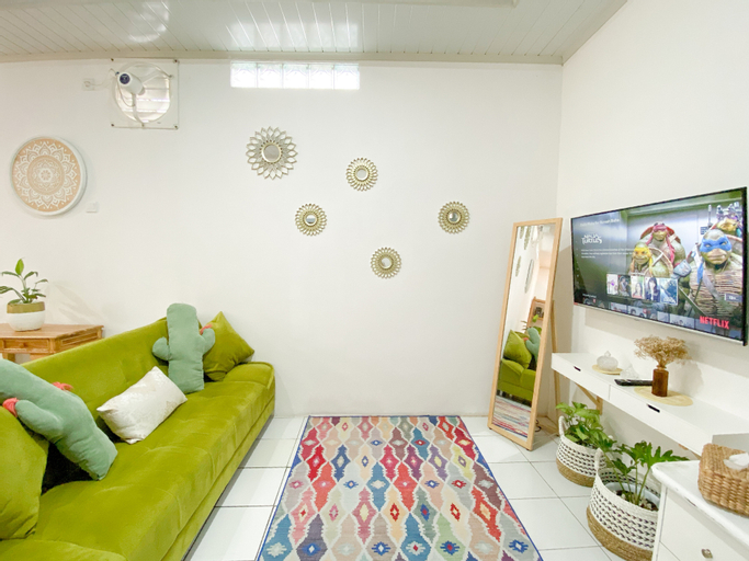 Bedroom 2, Casa de Bohemia - Beautiful 3BR House in Semarang, Semarang