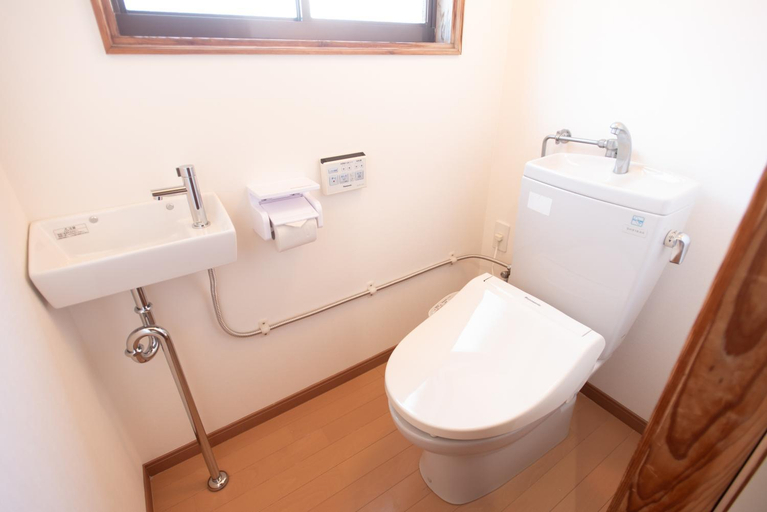 Bathroom 5, 富江宿, Gotō