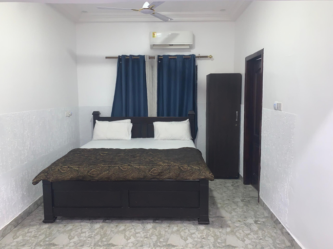 Bedroom 3, Nanas Holiday Let Guest House, Ga East