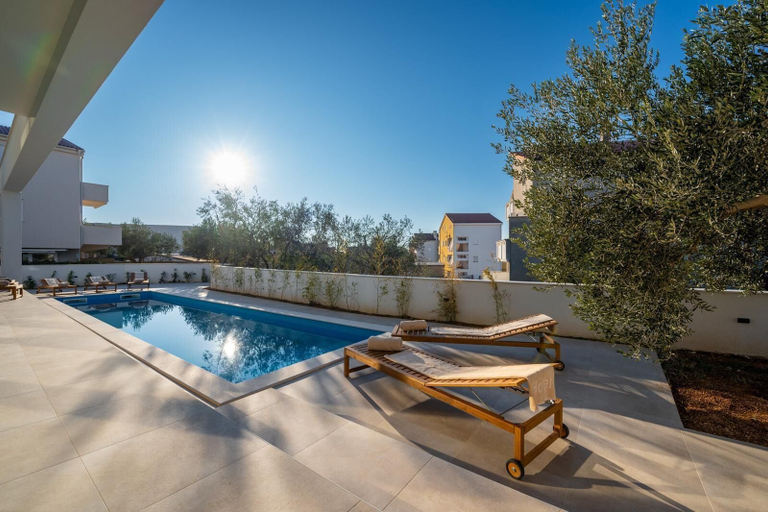 Sport & Beauty 2, Villa Cataleya with private heated pool, Novalja