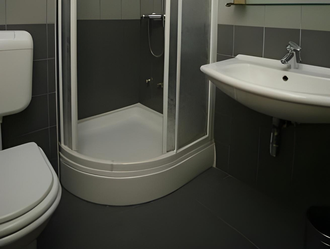 Bathroom 3, Hotel Kastil, Bol
