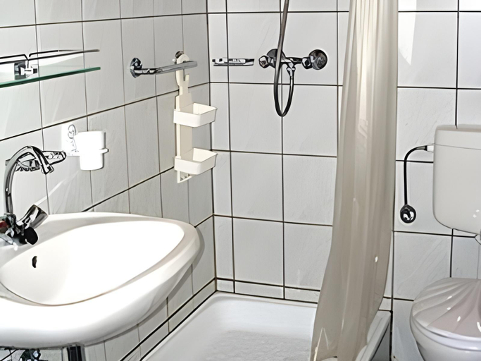 Bathroom, Balaton Kinizsi Apartman, Siófok