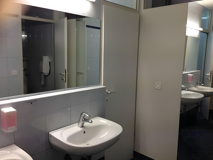 Bathroom 2, Hostel DIC, Ljubljana