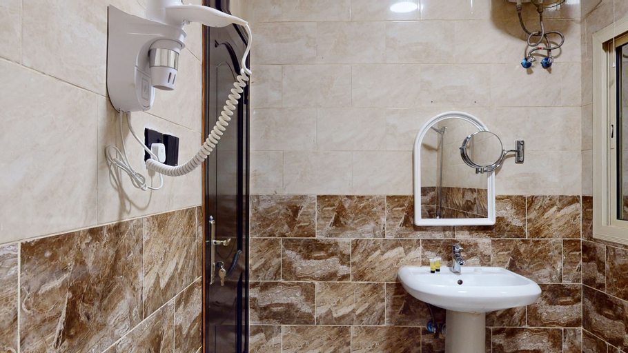 Bathroom 5, Al Hijrah Hotel Apartments, Al Madinah Al Munawwarah