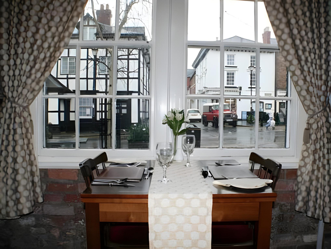 Food & Drinks 5, Cain Valley Hotel, Powys