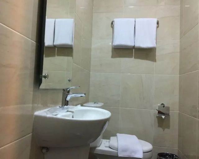 U Stay Hotel Asem Baris - Tap to explore photos