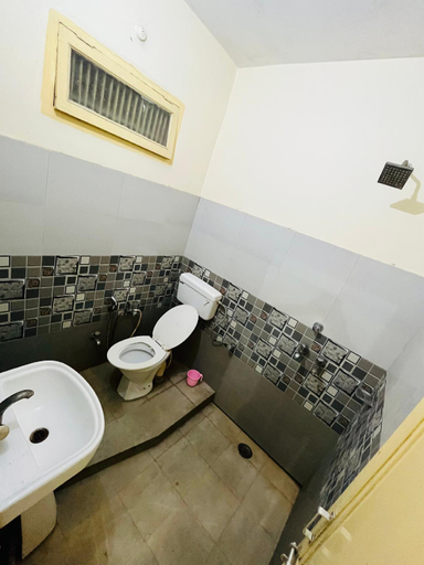 Bathroom 5, Shri Ram Hotel - Shri Ram Janambhoomi & Shri Hanuman Garhi Temple (100 Mtrs.), Faizabad