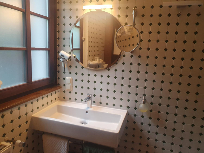 Bathroom 3, Romantik Hotel Alte Vogtei, Altenkirchen (Westerwald)