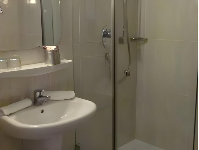 Bathroom 4, Greifensteiner Hof, Würzburg