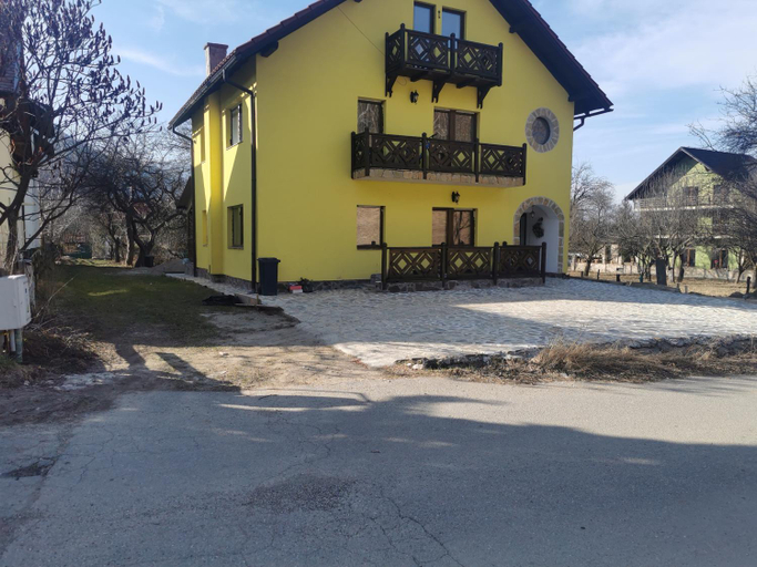 Others 4, Yellow House, Bran