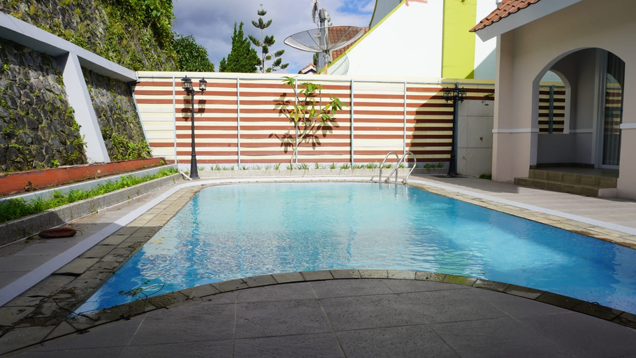 Sport & Beauty 3, Villa Dalia Puncak R4/19, Cianjur