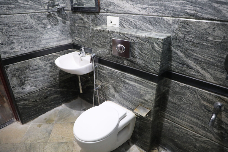 Bathroom 3, Welcome Stay, Kancheepuram