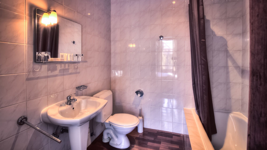 Bathroom 5, Le Monte Cristo, Hainaut