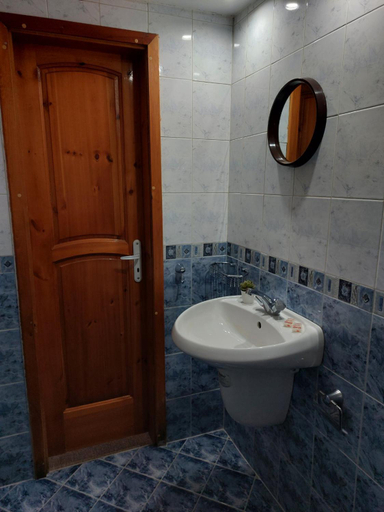 Bathroom 2, Стаи за гости Валеьови, Bansko