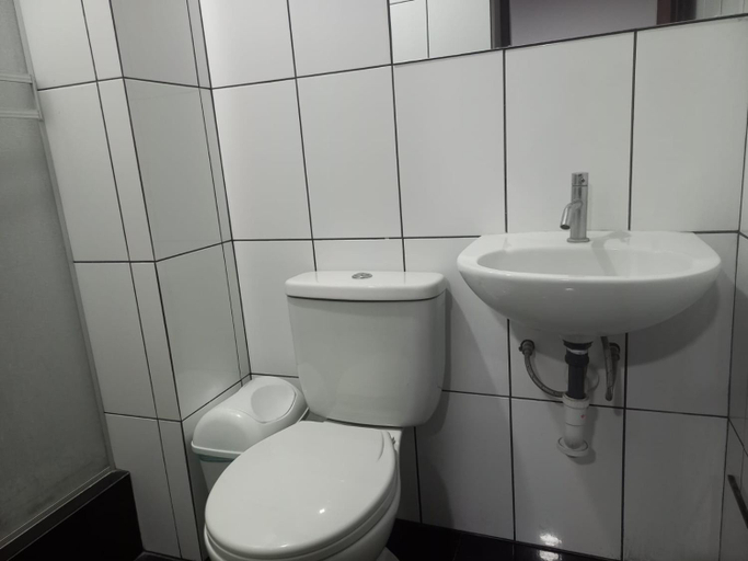 Bathroom 4, Hotel Costa Dorada, Ica