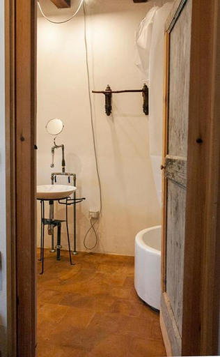 Bathroom, BORGO PETELIA, Casa Castiglione, Antica casa su due piani con scala esterna, Crotone