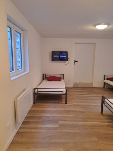 Others 5, Oliasi Poissy, Yvelines