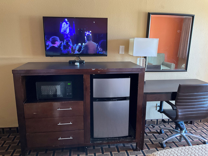 Others 4, Executive inn & Suites, Fayette