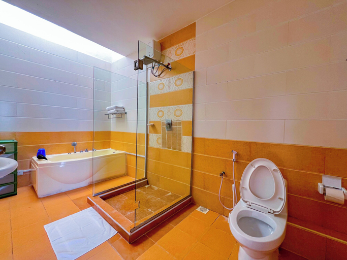 Bathroom 3, Nate's Homes & Suites, Kisauni